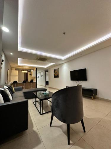 Great Experiences Are Just Around The Corner Luxury Gold Crest Mall Apartments by HBA - image 12