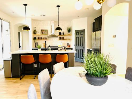 Huge Home near Old Folsom Pet & Family Friendly in Folsom (CA)