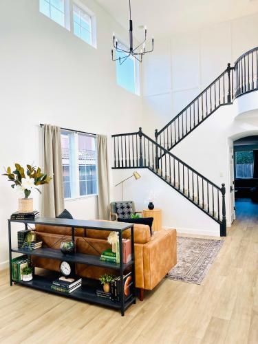 Huge Home near Old Folsom Pet & Family Friendly in Folsom (CA)