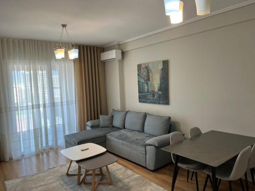 Liqeni New Apartament, Тирана