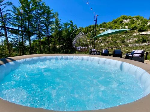 Nomaddome Glamping Hotel in Aannaya