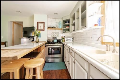 2 bedroom Apt in Kingston