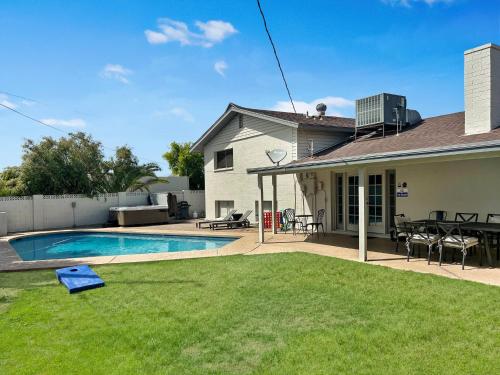 Holiday Home room in Desert Pearl: Hot tub for 8 + Pool + BY Games