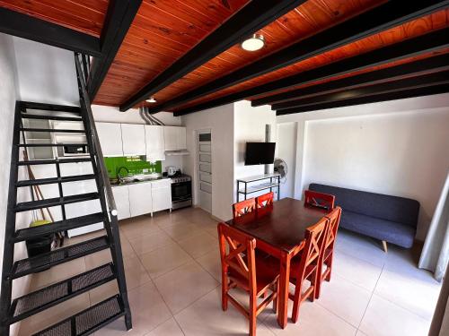 2 bedrooms, 6 beds