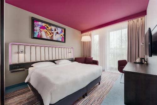 Standard Room image 5