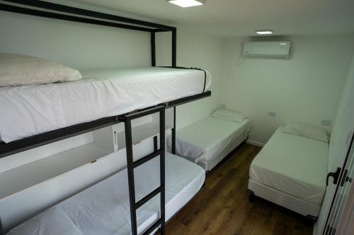 1 double bed, 2 twin beds