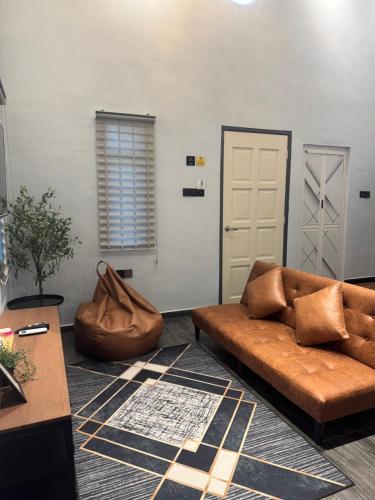 Industrial Loft Tinyhouse Homestay - 2 Queen Bed, Free Netflix, Prime & Wi-Fi Near Bukit Mertajam near CozMart