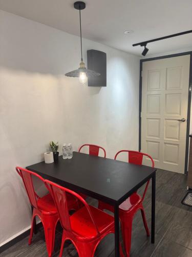 Industrial Loft Tinyhouse Homestay - 2 Queen Bed, Free Netflix, Prime & Wi-Fi Near Bukit Mertajam near CozMart