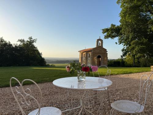 Chateau Montagne "Escapades" in Saint-Philippe-d'Aiguille