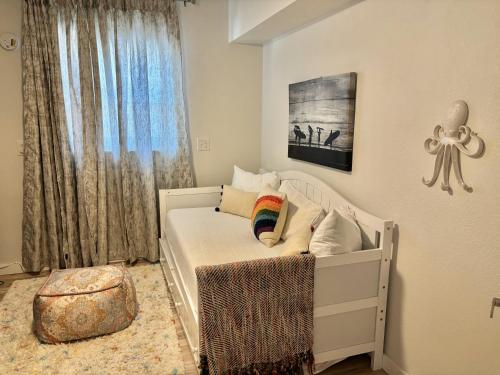 Six-Bedroom House image 10