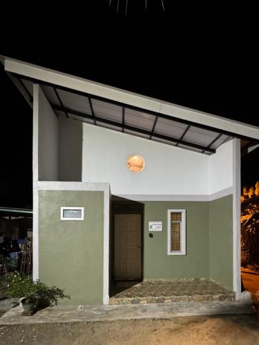 Industrial Loft Tinyhouse Homestay - 2 Queen Bed, Free Netflix, Prime & Wi-Fi Near Bukit Mertajam near CozMart