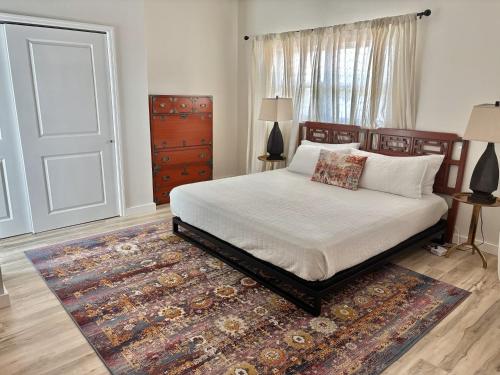 Six-Bedroom House image 6