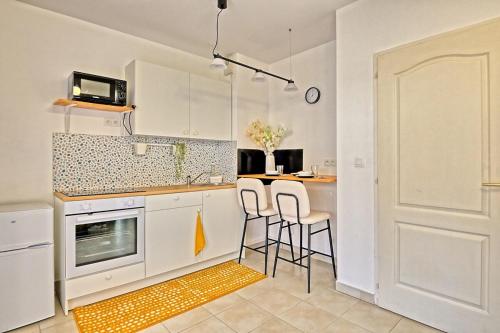 Charmant Appartement Terrasse Melun 25min Paris in Melun