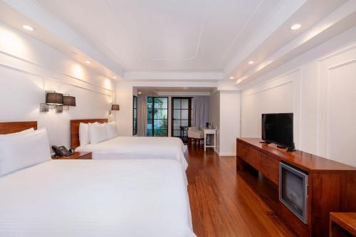 2 double beds