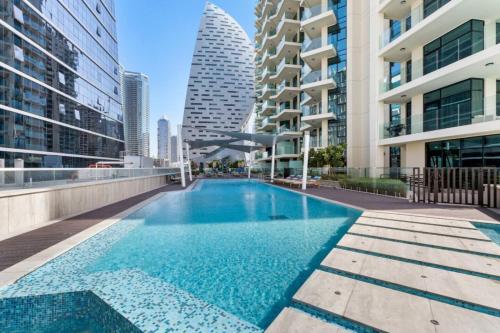 Miami Vibes | Canal View | Fully Furnished Studio - image 3