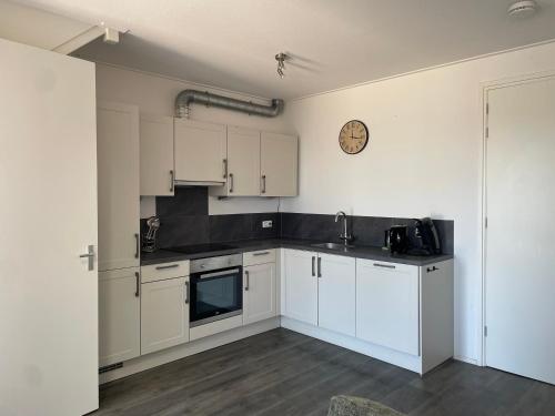 Nieuw gebouwd appartement op paarden bedrijf in Kollum