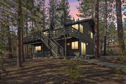 Cowboy Cabin with Lake Views