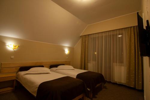 2 twin beds