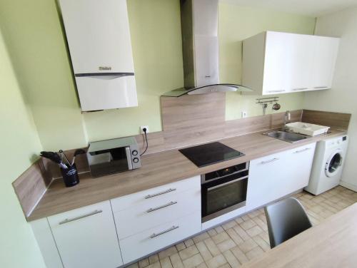 Iekārtas, Appartement climatisé avec terrasse 4 à 6 couchages à 600m du centre thermal (Appartement climatise avec terrasse 4 a 6 couchages a 600m du centre thermal) in Lamalou Les Bains
