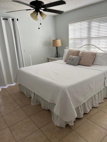 One-Bedroom Apartment with Patio 4