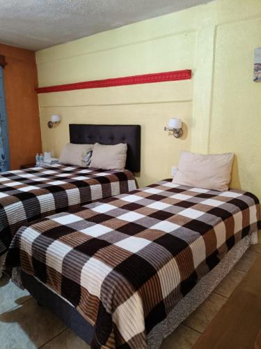 1 double bed, 1 twin bed