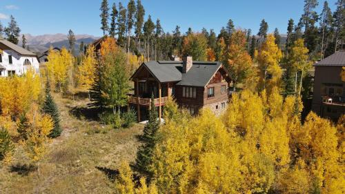 Moose Lodge with private hot tub