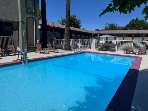 Travelodge by Wyndham Redding CA - image 5