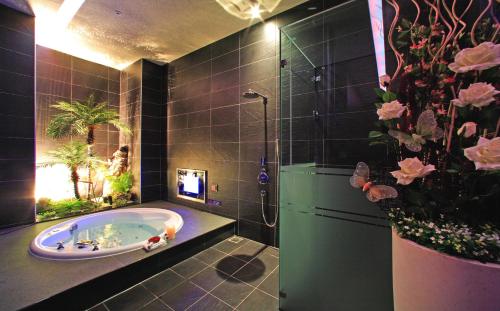 Bathroom, Blue Coast Spa Motel in Keelung