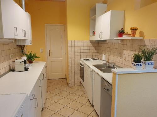 Astoria Central Home - image 6