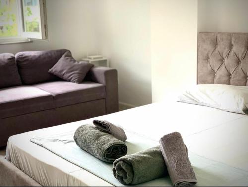 One-Bedroom Apartment room in Cozy Studio in Bllok Prime Location & Fast WiFi