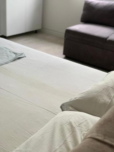 Cozy Studio in Bllok Prime Location & Fast WiFi - image 4