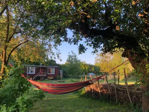 Wilde Möhre Bauwagen Sommerküche Draussen Abenteuer in Wallmow, Deutschland