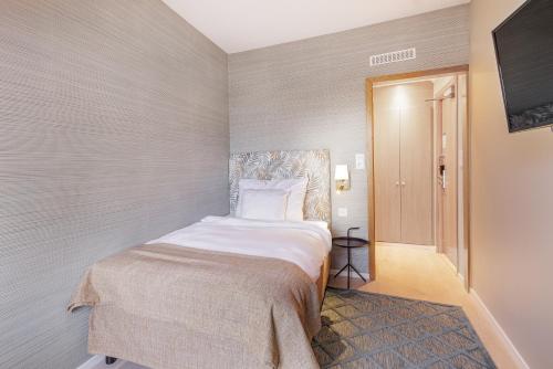 Compact Single Room image 5