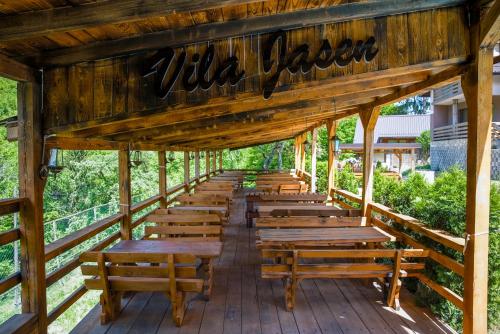 周邊環境, Vila Jasen - Bjelašnica (Vila Jasen - Bjelasnica) in 塞拉耶佛郊區