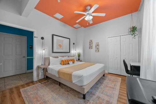 Banana Leaf Villa Room Type - Deluxe King Room