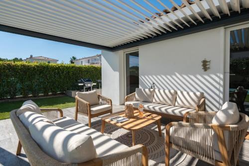 beranda/teres, La Piscine - Maison de vacances dans Le Golfe de Saint Tropez - 6 personnes in Cogolin