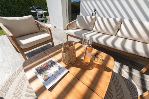 beranda/teres, La Piscine - Maison de vacances dans Le Golfe de Saint Tropez - 6 personnes in Cogolin