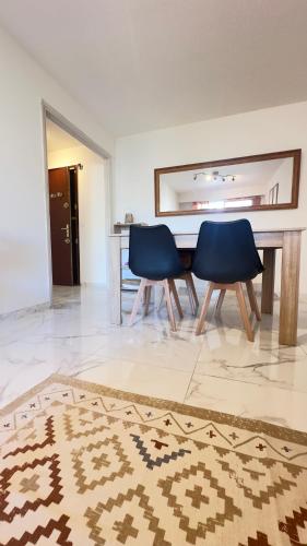 Grand 2 pieces avec grande terrasse a 15mn Centre-ville, Gare et Promenade des Anglais in Saint-Sylvestre