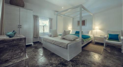 906 Hikkaduwa - Beachfront Private Villa - image 5
