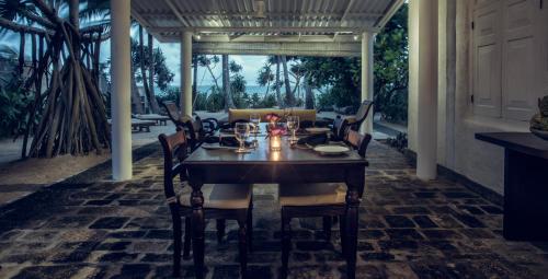 906 Hikkaduwa - Beachfront Private Villa - image 3