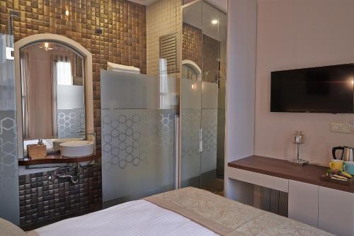 Arart Hotel Room Type - Standard Double Room
