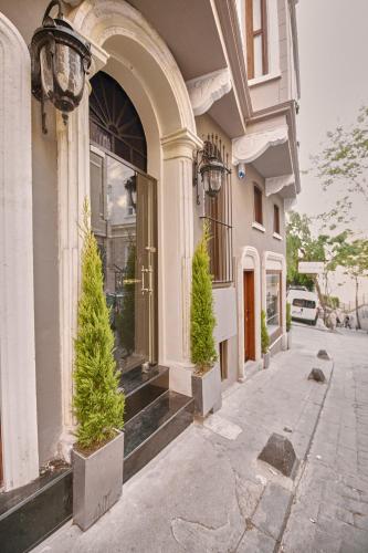 Arart Hotel - image 4
