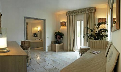 Hotel Flamingo The 4-star Hotel Flamingo offers comfort and convenience whether youre on business or holiday in Santa Margherita di Pula. The hotel offers a high standard of service and amenities to suit the indivi