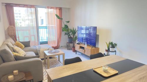 Charming and spacious two-room apartment with terrace and AC in Saint-Sylvestre