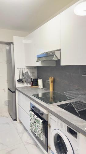 Grand 2 pieces avec grande terrasse a 15mn Centre-ville, Gare et Promenade des Anglais in Saint-Sylvestre