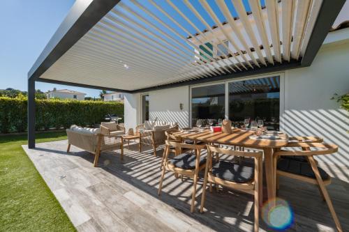 beranda/teres, La Piscine - Maison de vacances dans Le Golfe de Saint Tropez - 6 personnes in Cogolin