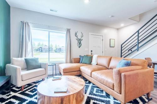 Basecamp Stays: Unique Townhome Views from Porch · Cache