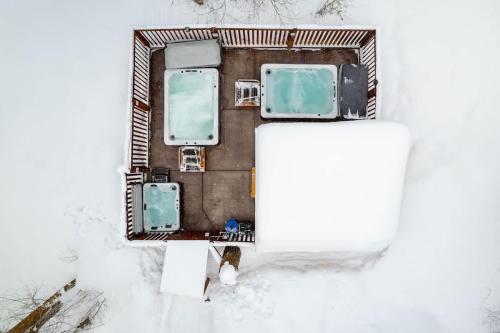 Tranquil Retreat Hot Tub Shuttle - image 4