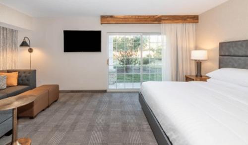 1 king bed, 1 sofa bed