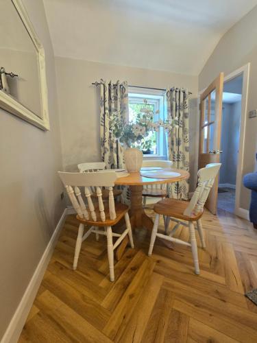 Létesítmények, Newly Renovated Country Cottage in Kernan